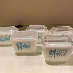 Vintage Pyrexx Amish butter print five in total all with lids in Good condition